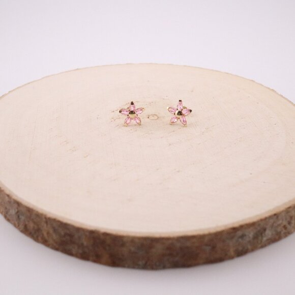 Elegant Women's 14k Gold Pink Flower Stud Earrings Delicate Floral Jewelry ** - Picture 6 of 11